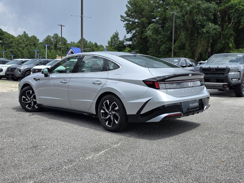 Used 2025 Hyundai Sonata SEL FWD image 4