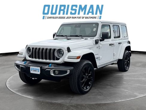 Used 2024 Jeep Wrangler Unlimited Sahara AWD/4WD image 2