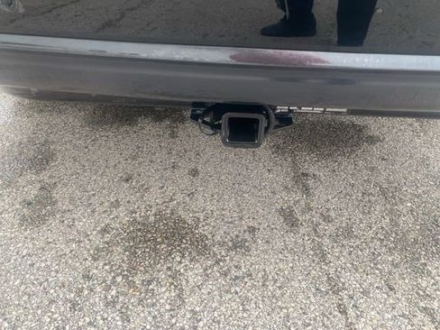 Used 2025 Chrysler Pacifica Limited image 8