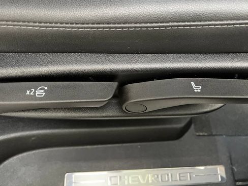 Used 2025 Chevrolet Suburban LT RWD image 26
