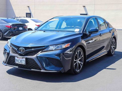 Certified 2020 Toyota Camry SE w/ Moonroof Package AWD/4WD image 3