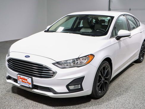Used 2020 Ford Fusion SE w/ Equipment Group 151A image 29