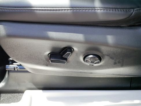 Used 2023 Chrysler Pacifica Touring-L AWD/4WD image 20
