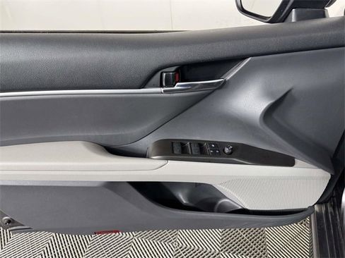 Used 2022 Toyota Camry SE image 17