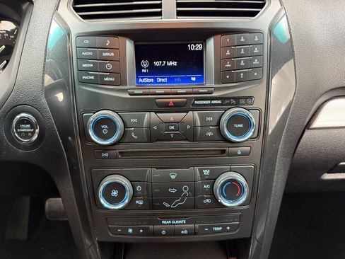 Used 2017 Ford Explorer XLT image 21