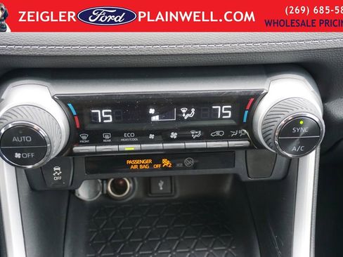 Used 2021 Toyota RAV4 LE image 18