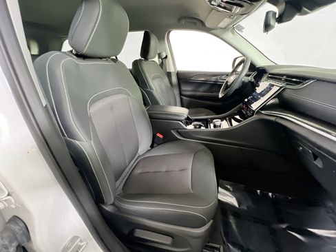 Used 2023 Jeep Grand Cherokee Laredo w/ Luxury Tech Group I image 26