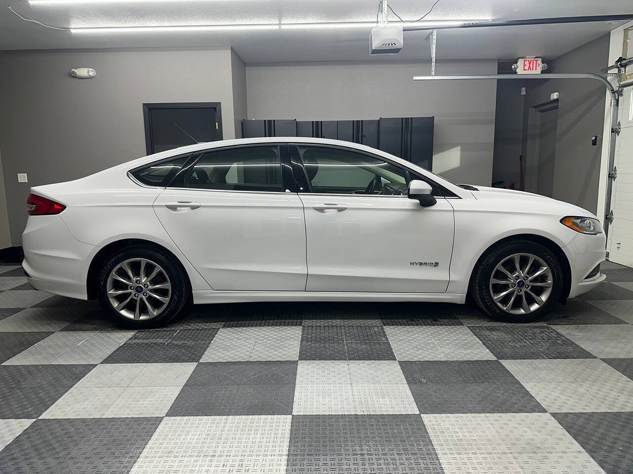Used 2017 Ford Fusion SE FWD image 6