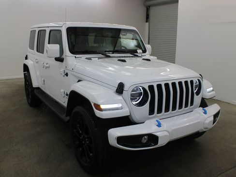 Used 2021 Jeep Wrangler Unlimited Sahara AWD/4WD image 6