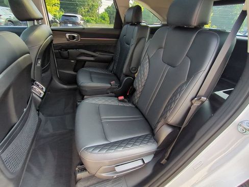 Used 2023 Kia Sorento SX Prestige AWD/4WD image 12