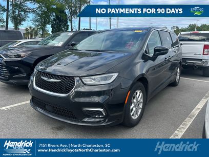 Used 2023 Chrysler Pacifica Touring-L