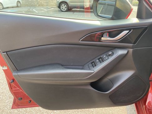 Used 2016 MAZDA MAZDA3 i Touring FWD image 9