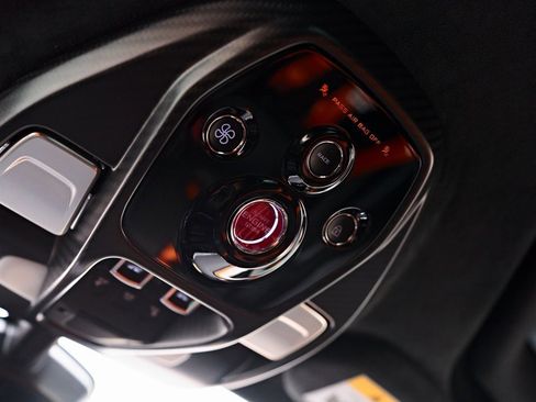 Used 2019 McLaren Senna image 78