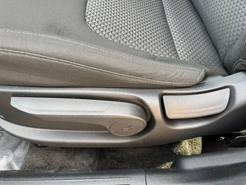 Used 2025 Kia Sportage LX image 10