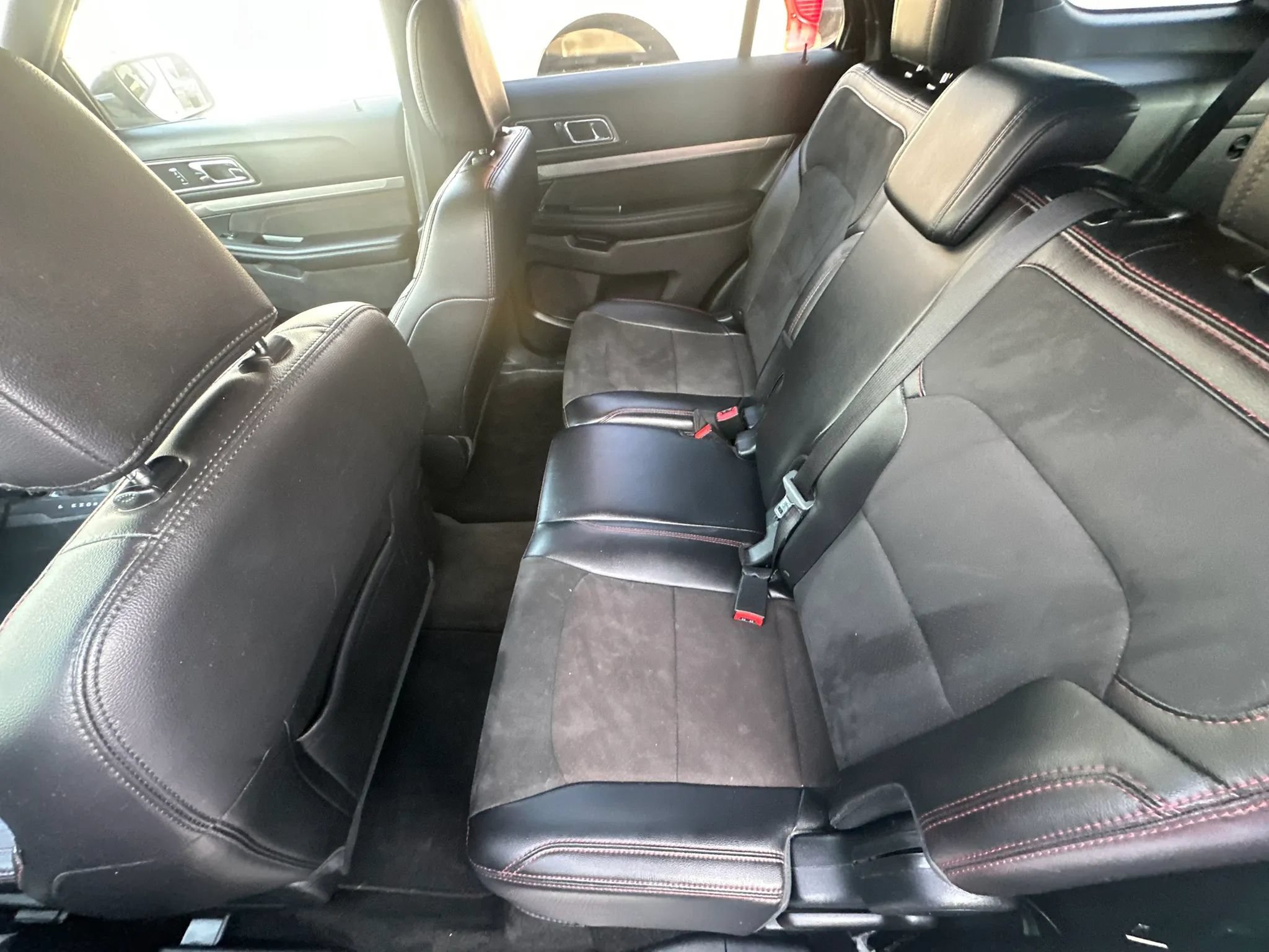 Used 2018 Ford Explorer XLT w/ Equipment Group 202A FWD image 36