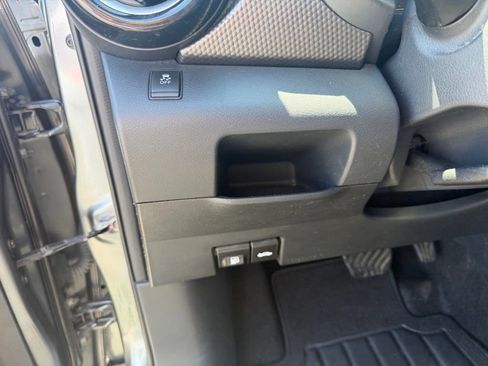 Used 2018 Nissan Kicks SV FWD image 15