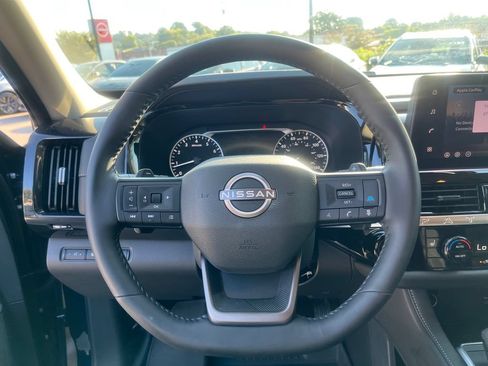 Used 2026 Nissan Pathfinder SV AWD/4WD image 24