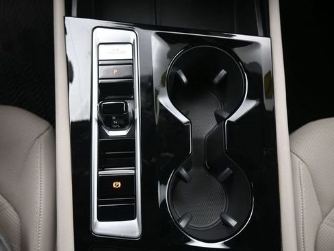 Used 2024 Volkswagen Atlas SE image 21