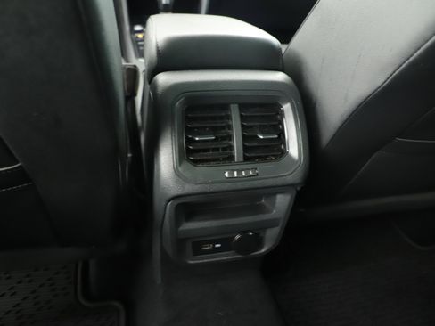 Used 2020 Volkswagen Tiguan SE R-Line image 25