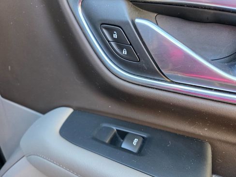 Used 2021 Chevrolet Suburban LT image 35