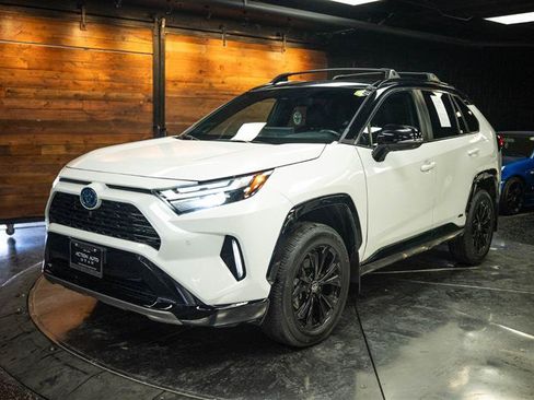 Used 2022 Toyota RAV4 XSE AWD/4WD image 2