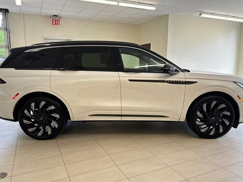 Used 2024 Lincoln Nautilus Black Label w/ Jet Appearance Package (87T) AWD/4WD image 3