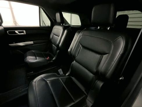 Certified 2022 Ford Explorer XLT w/ Equipment Group 202A image 25