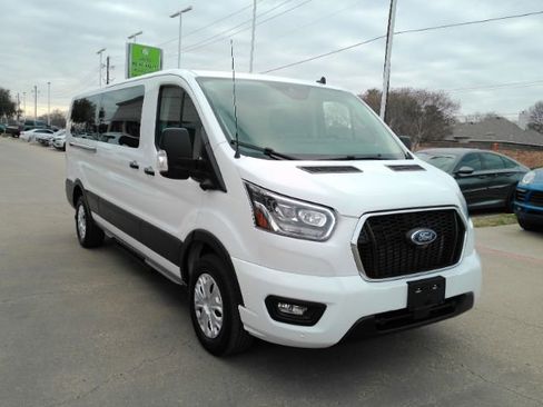 Used 2023 Ford Transit 350 XLT image 3