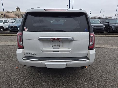 Used 2020 GMC Yukon Denali w/ Denali Premium Package image 6