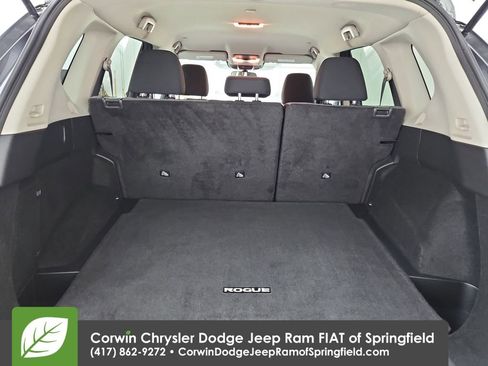 Used 2023 Nissan Rogue SV image 31