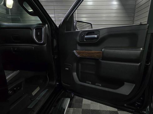 Used 2019 Chevrolet Silverado 1500 High Country w/ Technology Package AWD/4WD image 38