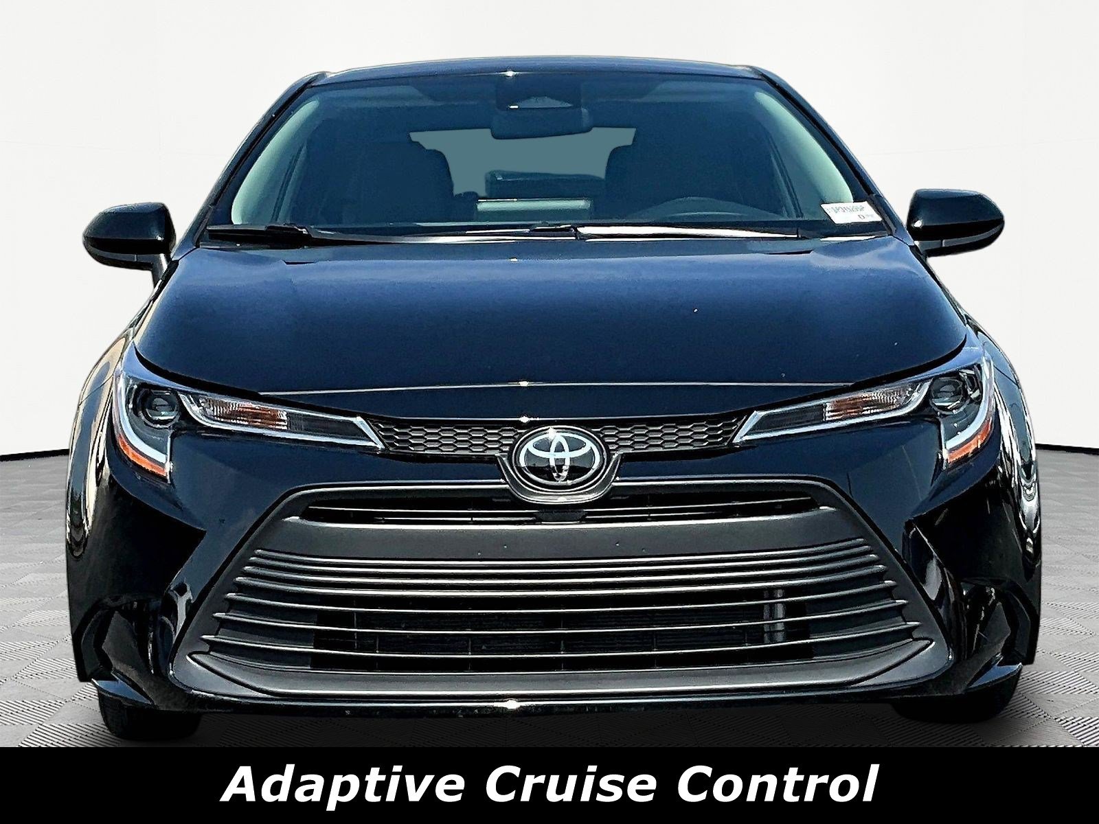 Used 2025 Toyota Corolla LE FWD image 2
