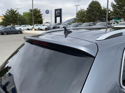 Certified 2022 Volkswagen Tiguan SE w/ Panoramic Sunroof Package image 17