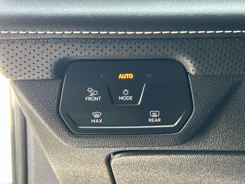 Used 2024 Volkswagen Atlas SE FWD image 21