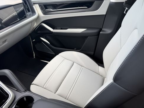 New 2026 Porsche Cayenne GTS AWD/4WD image 19