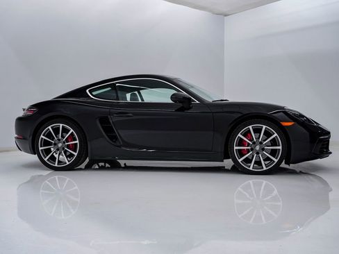 Certified 2022 Porsche 718 Cayman S image 9