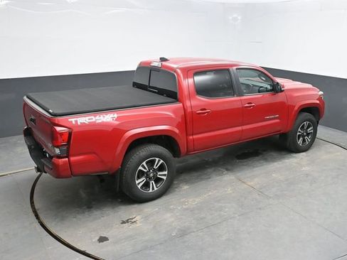 Used 2018 Toyota Tacoma TRD Sport w/ Technology Package image 31