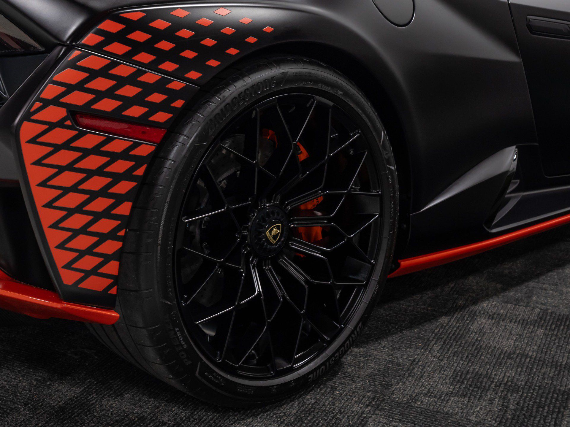 Used 2024 Lamborghini Huracan STO RWD image 43