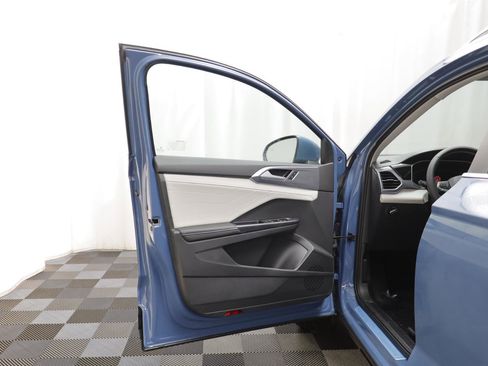 New 2026 Volkswagen Taos SEL image 4