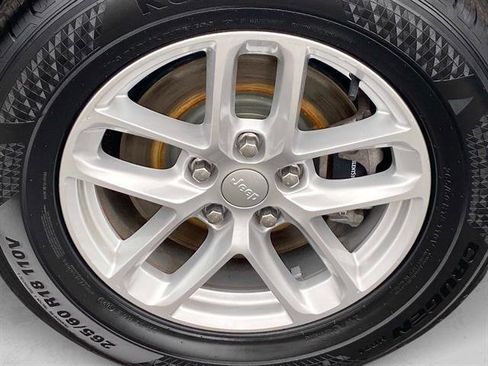 Certified 2023 Jeep Grand Cherokee L Laredo image 29