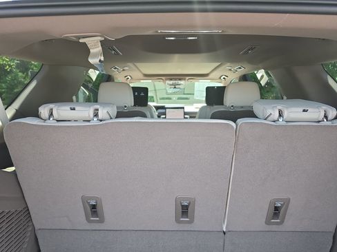 New 2026 GMC Yukon Denali w/ Denali Reserve Package AWD/4WD image 31