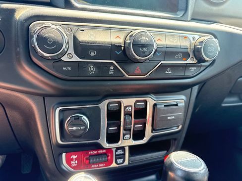 Used 2023 Jeep Gladiator Rubicon w/ LED Lighting Group AWD/4WD image 22