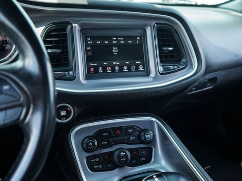Used 2019 Dodge Challenger SXT RWD image 8