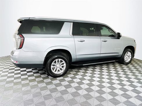 Used 2025 Chevrolet Suburban LT w/ Comfort Package image 10