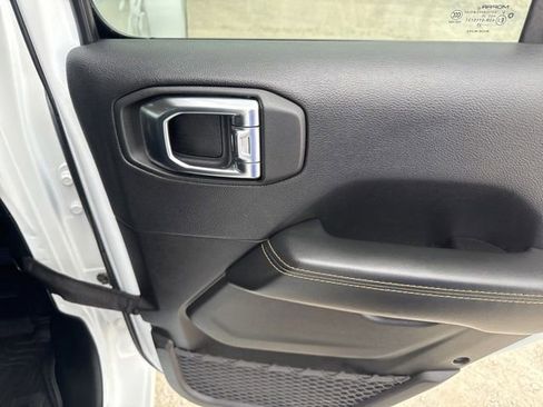 Used 2025 Jeep Wrangler Unlimited Sahara AWD/4WD image 21