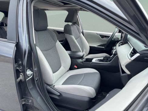 Used 2022 Toyota RAV4 XLE w/ Convenience Package image 38