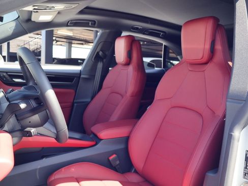 New 2026 Porsche Macan Electric RWD image 5
