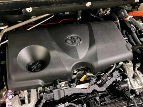 Used 2021 Toyota RAV4 LE image 32