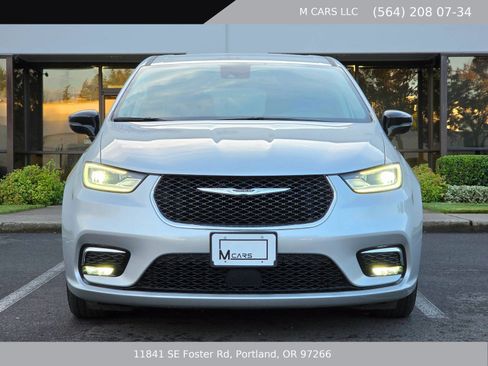 Used 2024 Chrysler Pacifica Limited FWD image 3