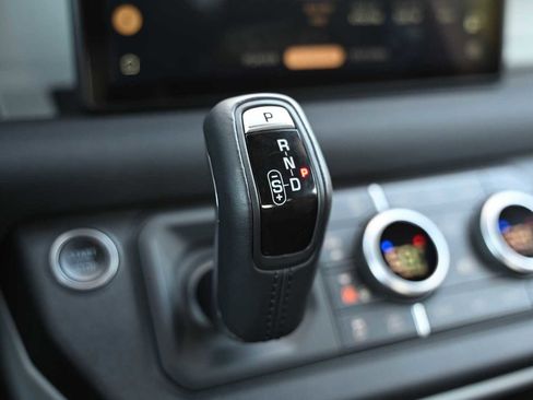 Used 2023 Land Rover Defender 90 X-Dynamic SE image 15